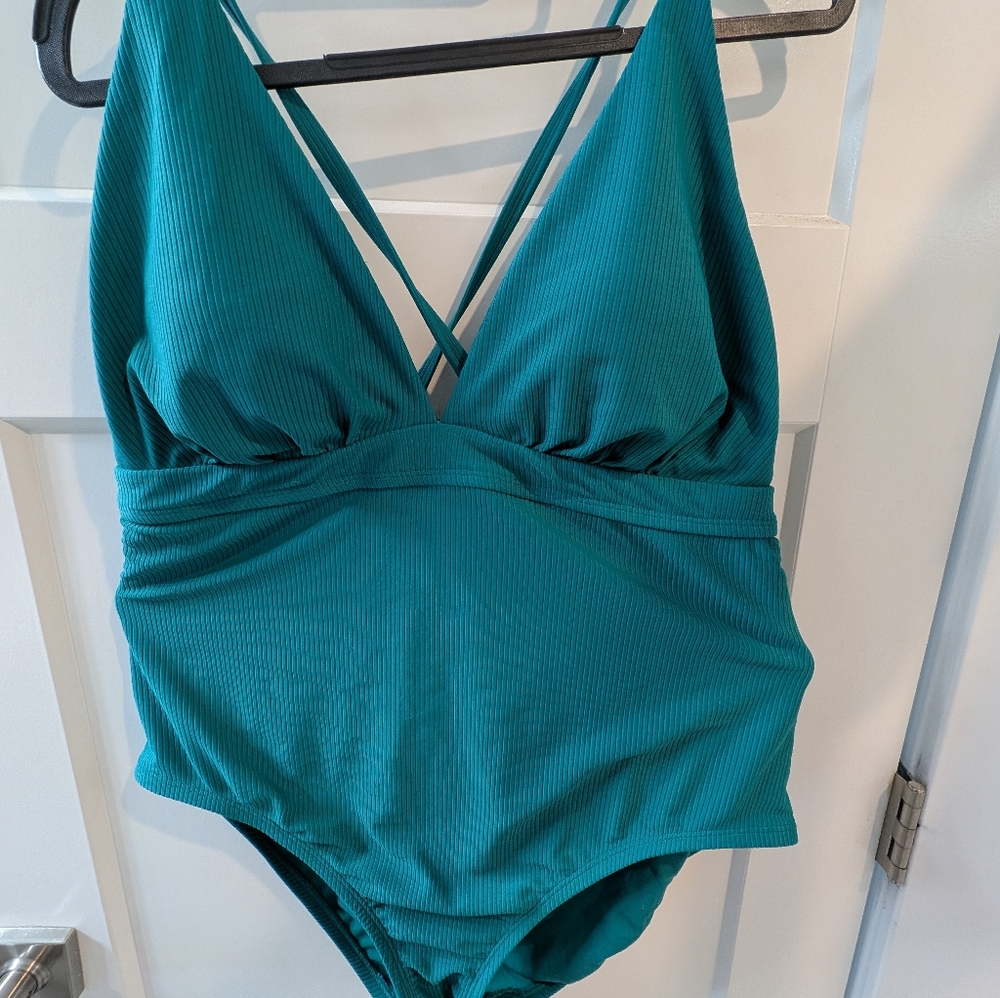Time & Tru Woman's Ribbed One Piece Plunge Adjustable Halter Swimsuit, XL - Picture 2 of 13